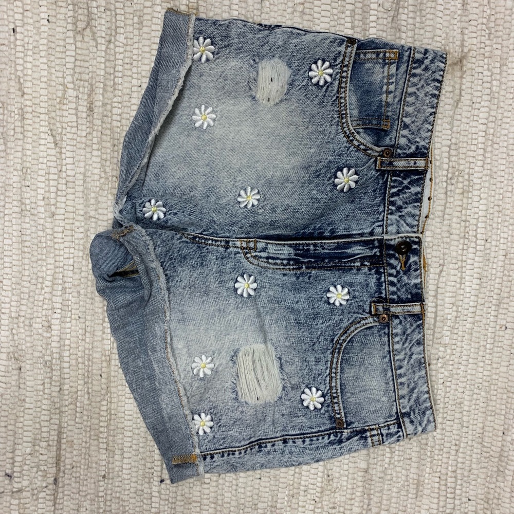 acid wash distressed daisy shorts size 8